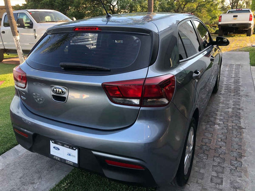 Imagen 8 de 13 de Kia Kia Rio Hb 2018 5p Hb Lx, Ta6, Ve, F. Niebla, Ra-15
