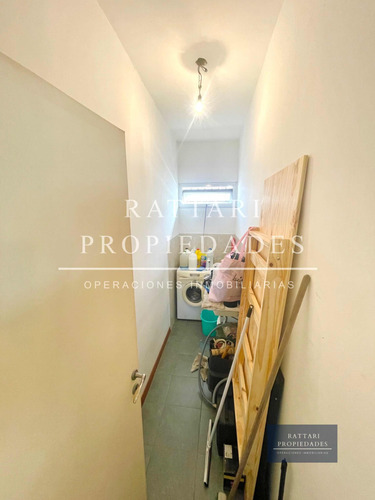 Venta Casa 5 Ambientes Con Parque Y Piscina En Haedo. Excelente Propiedad