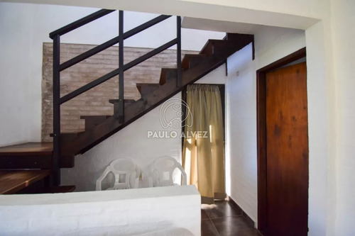 Casa En Piriápolis, Barrio Portales A 200 Metros Del Mar. Dos Dormitorios, Dos Baños, Precio Cercado.