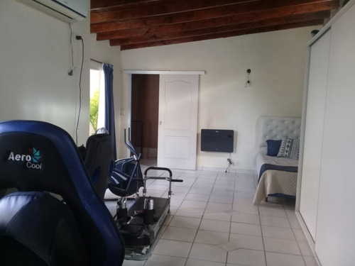 Imagen 21 de 30 de Casa Más 2 Departamentos Al Frente Con Cochera Escritura Cerca Acceso Oeste Permuta