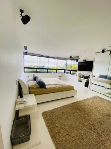 Imagen 4 de 13 de Vendo/alquilo 438m2 4h/4b/4p Los Campitos 8947