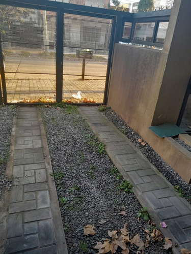Imagen 3 de 10 de Excelente Departamento De 3 Ambientes Con Cochera En Bernal