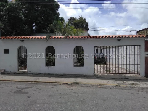  Al  Oportunidad, Amplio Terreno Con Construcción De 1 Casa Con 3 Habitaciones Y Un Baño Y Mas En Venta Nueva Segovia Barquisimeto  Lara, Venezuela.   269.05 M² 