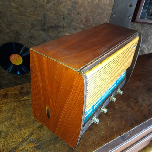 Imagem 2 de 10 de Rádio Madeira Antigo Montreal Não Funciona Decorativo