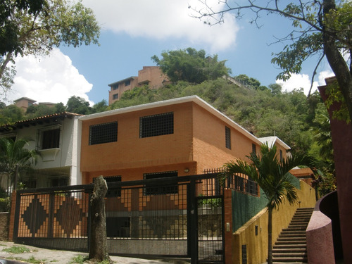 Lomas De Chuao Espectacular Casa Calle Privada Vigilancia Piso Y Escaleras De Mármol Area Verde 4 Puestos De Estacionamientos