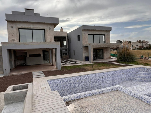 Imagen 2 de 19 de Excelente Casa En Venta. Unica! Vista Al Golf. Haras Santa M