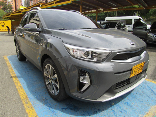 Imagen 3 de 15 de Kia Stonic Zenith Hibrido 1.0 Mod 2022