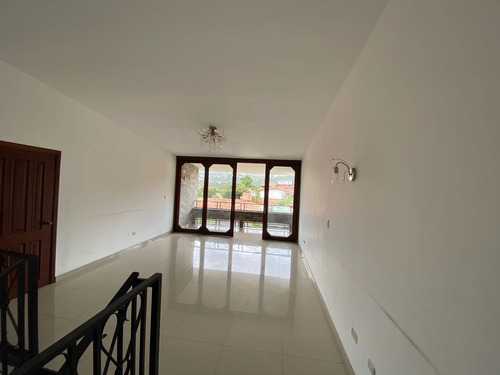 Imagen 7 de 18 de Casa Venta Prados Del Este (por Terminar Remodelación)