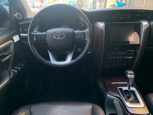 Imagem 14 de 15 de Toyota Hilux Sw4 Srx 2.8 Prata 2017