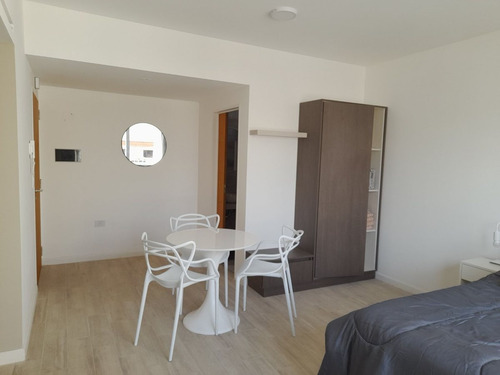 Alquiler Monoamb C/balcon A 50m Hospital Italiano