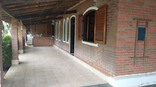 Imagem 20 de 30 de Chácara 15mil M2, Rica Em Água Com Nascentes, Tanque Com Peixes E Rio, Casa Sede Com 3 Dormitórios /1suíte, Casa Caseiro, Canil, Baia, Pomar, Piscina - Ch00253 - 70809480