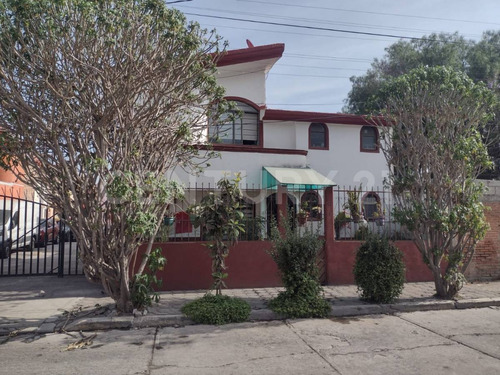 Casa En Venta Con Habitación En Planta Baja A Pie De Calle Bugambilias, Puebla