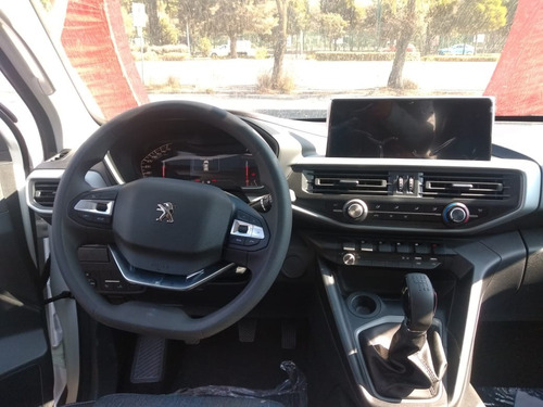 Imagen 2 de 5 de Peugeot Landtrek Allure 4x2 Manual 2022