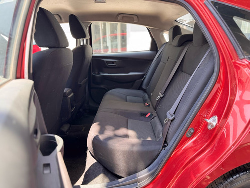Toyota Yaris 4p Sedán Base L4/1.5 Man