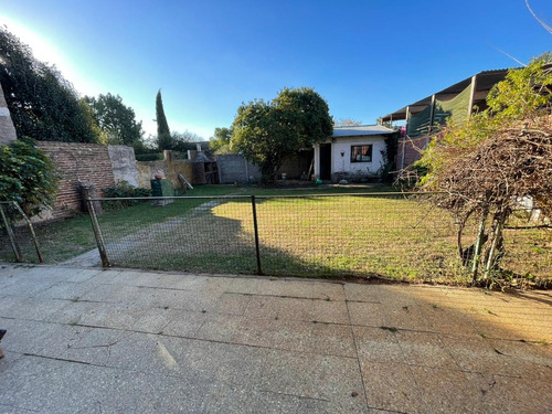 Castelar Norte Casa De 3 Ambientes Con Terreno Apta Crédito