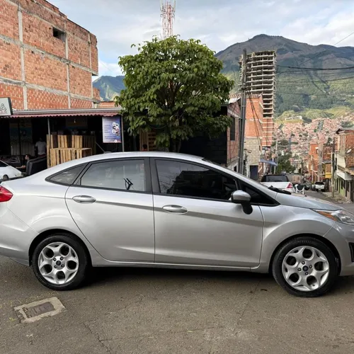 Ford Fiesta 1.6 Hatchback Mecánica