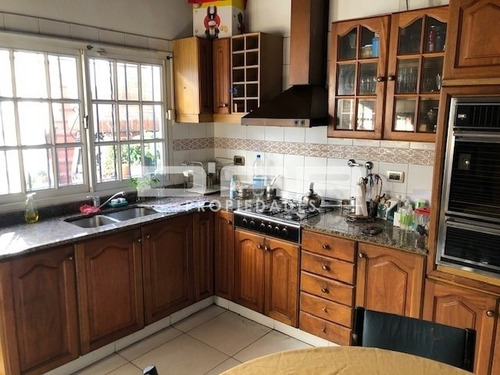 Casa 5 Ambientes - Manuel Artigas 6800