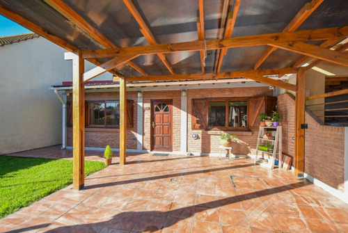 Venta Casa 3 Ambientes Con Parque En Santa Clara