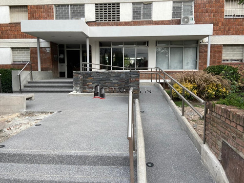 Amplio Apartamento En Malvin- Ref: 838
