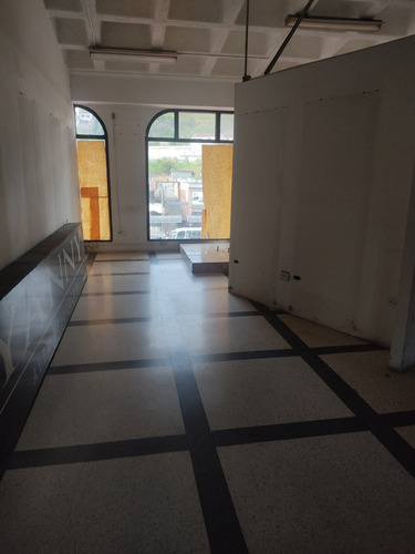 Vendo Gran Local C.c Casona 1. Asesor Inmobiliario Silvia Jaramillo.