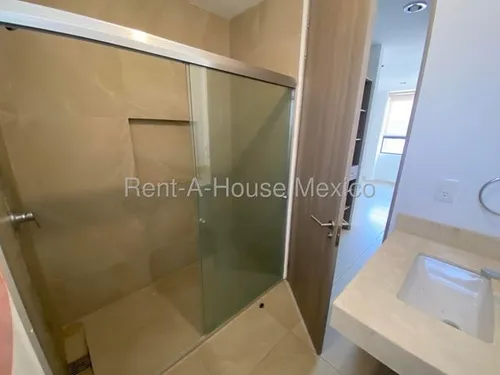 Casa Con Amenidades Y 3 Recámaras - Altos De Juriquilla. Renta