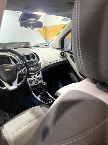 Imagen 14 de 17 de Chevrolet Tracker 1.8 Ltz Fwd Mt 140cv 2015
