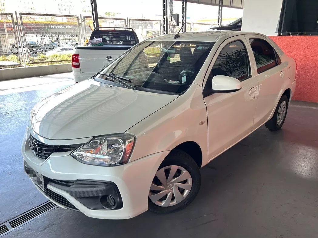 Toyota Etios 1.5 X SEDAN 16V