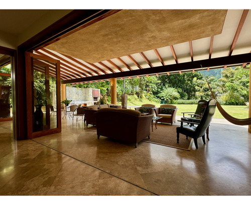Los Chorros/hermosa Casa Amoblada/2000m2/en Alquiler
