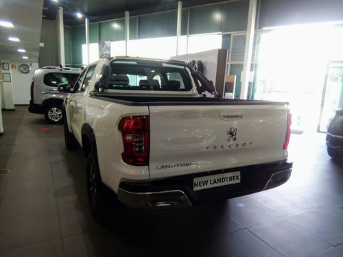 Peugeot Landtrek 2021 2.4l Cabina Doble 4x2