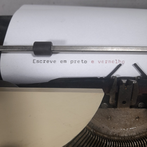 Imagem 7 de 7 de Máquina De Escrever Funcionando Antiga Remington Ipanema