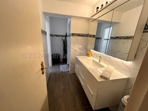 Carla Gonzalez Apartamento En Venta En La Urbanizacion El Rosal Mls #25-15481 Sc