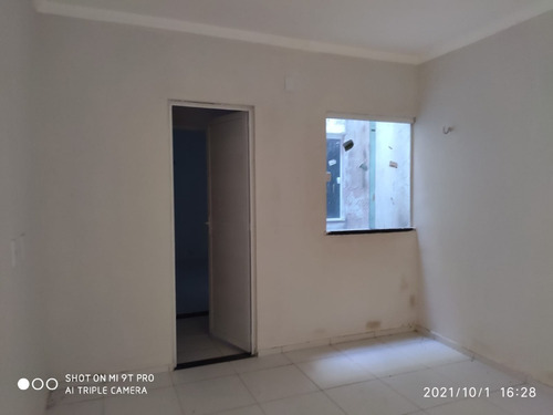 Imagem 9 de 15 de Casa Ampla Na Cidade De Crateús-ce (esquina) Com 136m2 De Área Construida E Com Estrutura Pronta Para Ampliacão