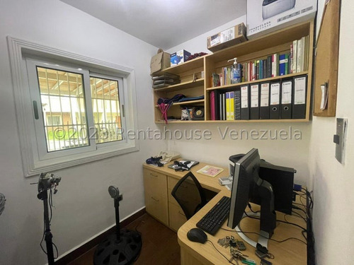 Townhouse En Venta Con Muy Buenos Acabados, Pisos De Marmol, Cocina Empotrada Ym Tope De Cuarzo, Pared Decorada En Coralina. San Diego