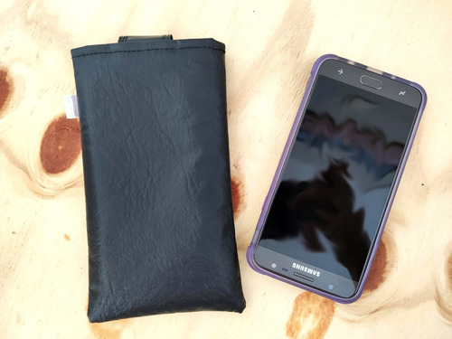 Imagem 4 de 5 de Capinha Acolchoada Porta Celular Com Fecho Pronta Entrega