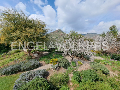 Hacienda, Borde Cancha. Excelente Casa En Venta
