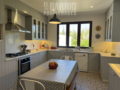 Casa En Venta De 3 Dorm. En Colina