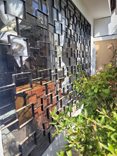Excelente Casa En Calle Inés Rivas, Comuna De La Cisterna.
