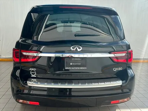Infiniti QX80 5.6 4WD 8 pasajeros At