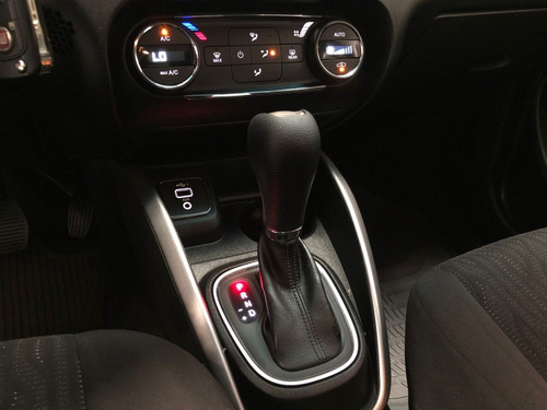 Imagem 13 de 14 de Fiat Cronos 1.8 E.torq Flex Drive At6