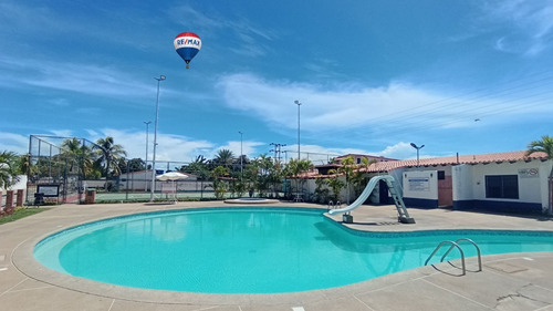 Imagen 25 de 28 de Re/max 2mil Alquila Townhouse En Urb. Paraiso Ii, Agua Marina Coutry Club
