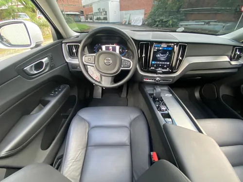 Volvo XC60 2.0 T8 Plus