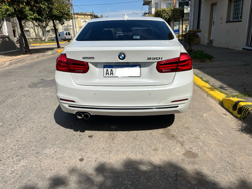 BMW Serie 3 3.0 330i Sedan Sport Line 252cv