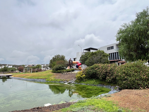 Hermoso Lote Terreno Regular Completamente Plano Propio Para Construir La Casa De Tus Sueños Dentro De Fraccionamiento Privado Real De Juriquilla.