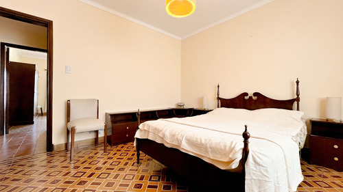 Venta Casa 4 Ambientes Mechongue Con Jardin