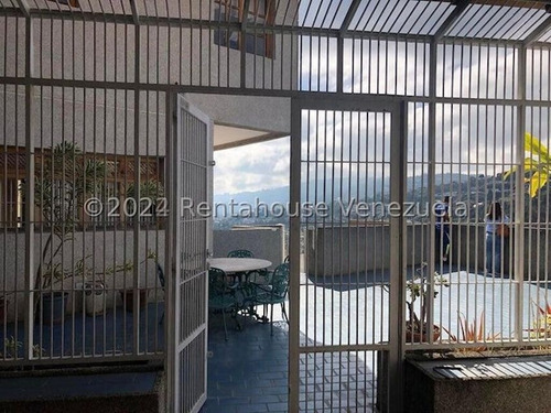 Tg Excelente Casa En Venta En Santa Paula Con Terraza Y Hermosa Vista, Calle Cerrada. 24-28413 Ys