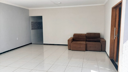 Casa De Esquina Com 3 Quartos (uma Suíte) E 2 Banheiros