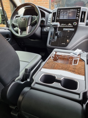 Imagen 12 de 14 de Toyota Hiace 2023 2.8 Tdi Wagon 6at 10a