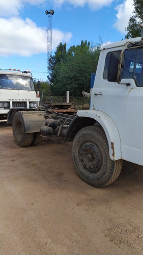 Ford 1414 Tractor Sencillo Y Bedford Doble Paragolpe