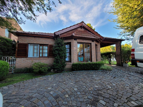 Imagen 1 de 13 de En Venta - Hermosa Propiedad En Country Club Banco Provincia Ubicada En Sector Iii - 3 Dormitorios - Pileta