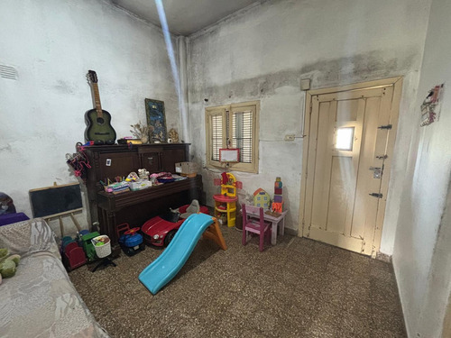Casa En Venta - 4 Dormitorios 2 Baños - 688mts2 - La Plata